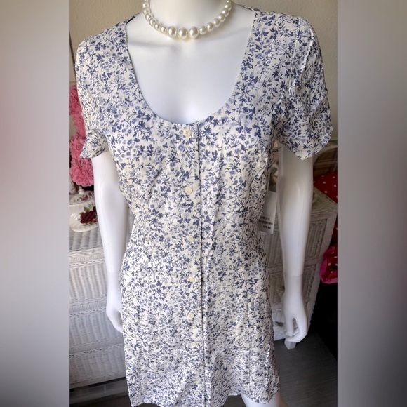 Reformation Johanna button front floral mini dress in purple on white Size 8 NWT - Picture 4 of 12
